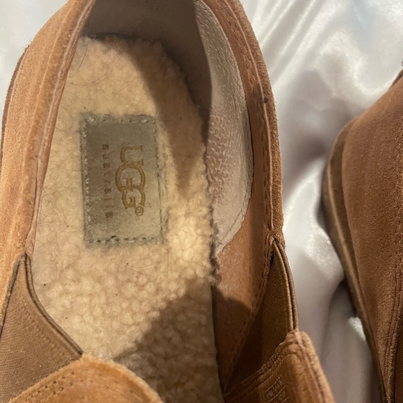 UGGS - Picture 2 of 3